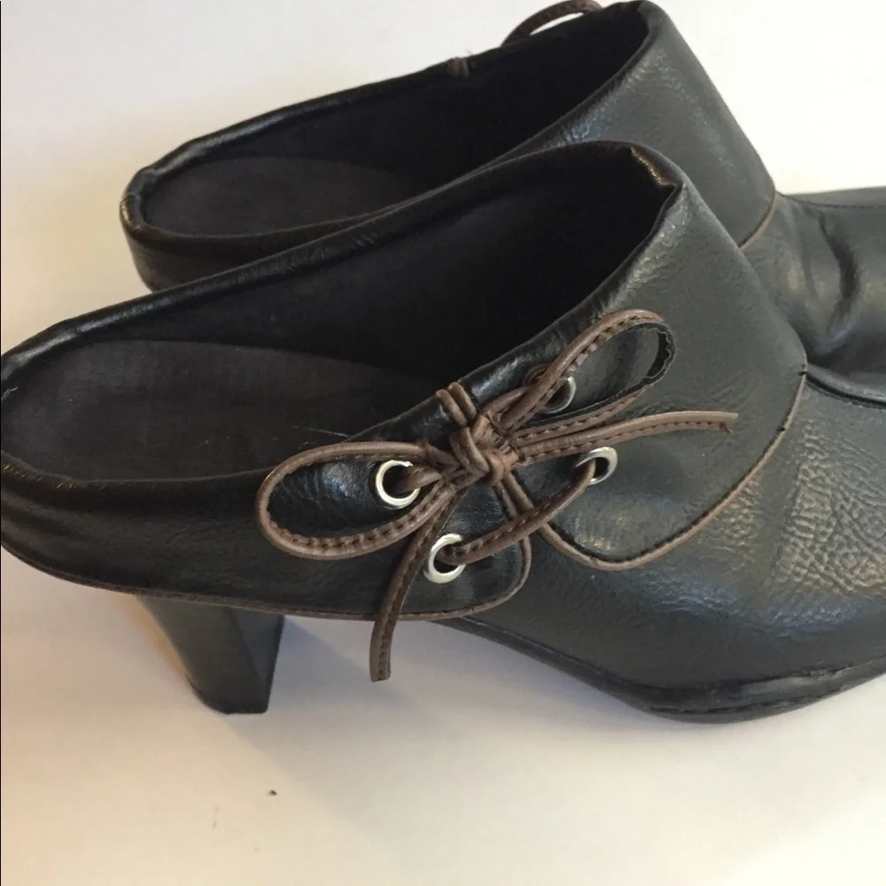 Black Aerosoles 2 1/2” Heels Slip On/Mules Casual Size 6B
